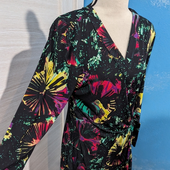 BCBG maxazria wrap dress - Picture 4 of 9